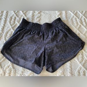 Lululemon Tracker V shorts Size 10